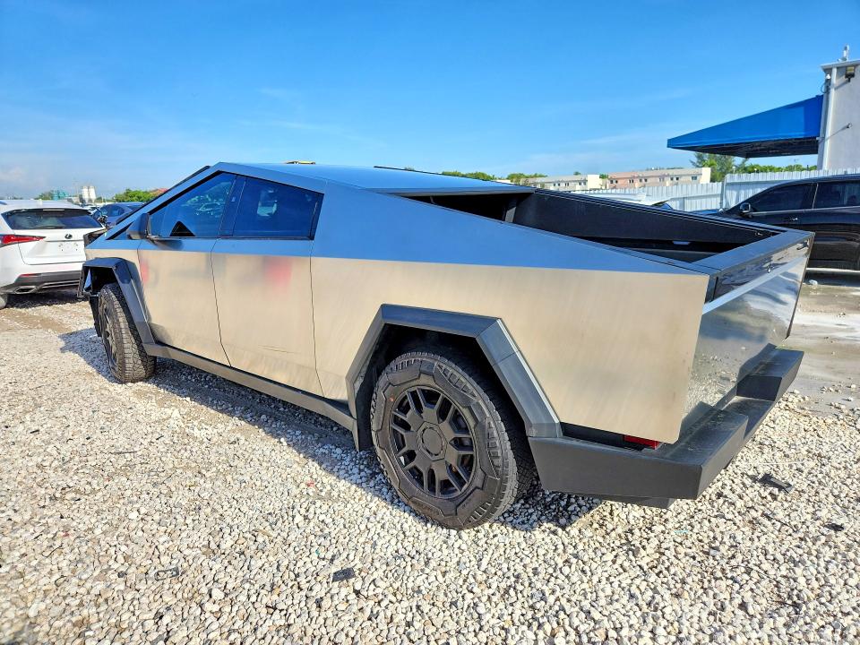 2026 TESLA CYBERTRUCK, фото 2, лот 10971149
