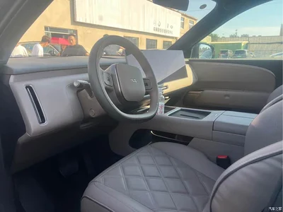 2026 Li Auto Li Xiang L9 Base Model, фото 4, лот 11548424