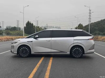 2025 XPeng X9 Extended Range Edition, фото 4, лот 10954943