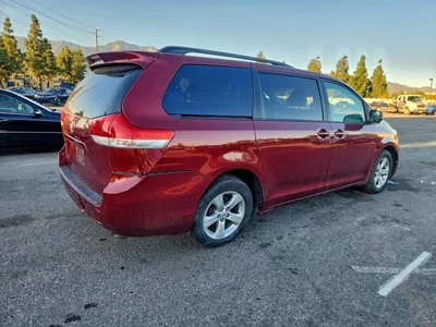 2013 TOYOTA SIENNA LE, фото 3, лот 10493011