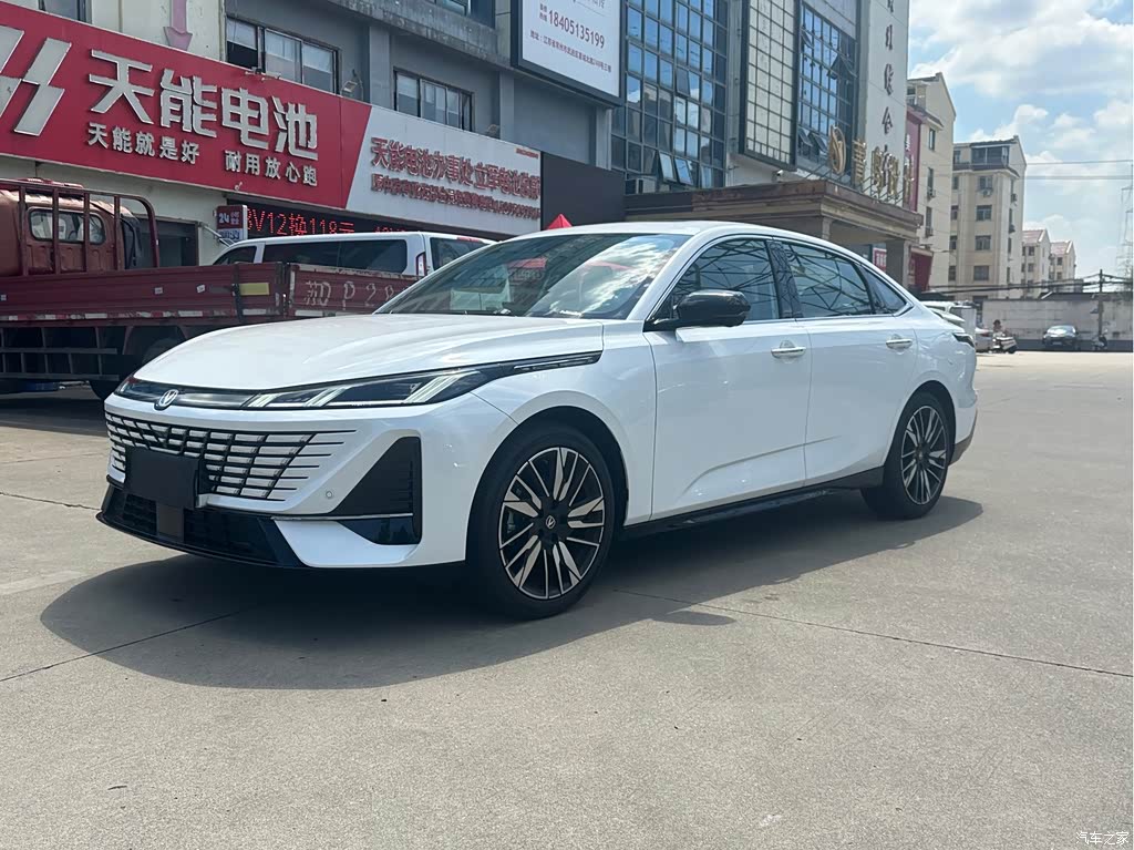 2025 Changan Eado Model Year Facelift 1.5T 500Bar Basic Edition, фото 1, лот 11228584