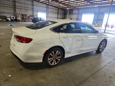 2016 CHRYSLER 200 LX, фото 3, лот 10568911