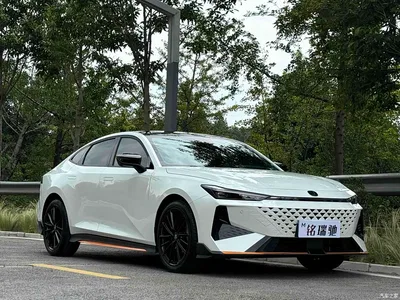 2024 Changan UNI-V 1.5T Deluxe Sport, фото 2, лот 10395874