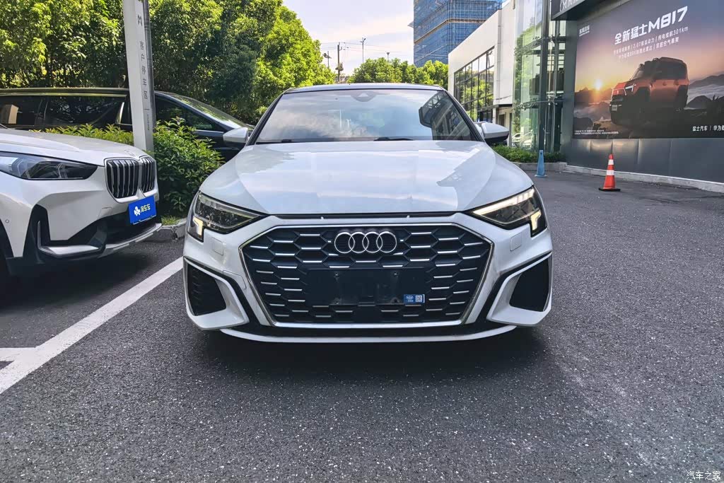 2024 Audi A3 Model A3L Limousine 35 TFSI Fashion Sport, фото 2, лот 11227659