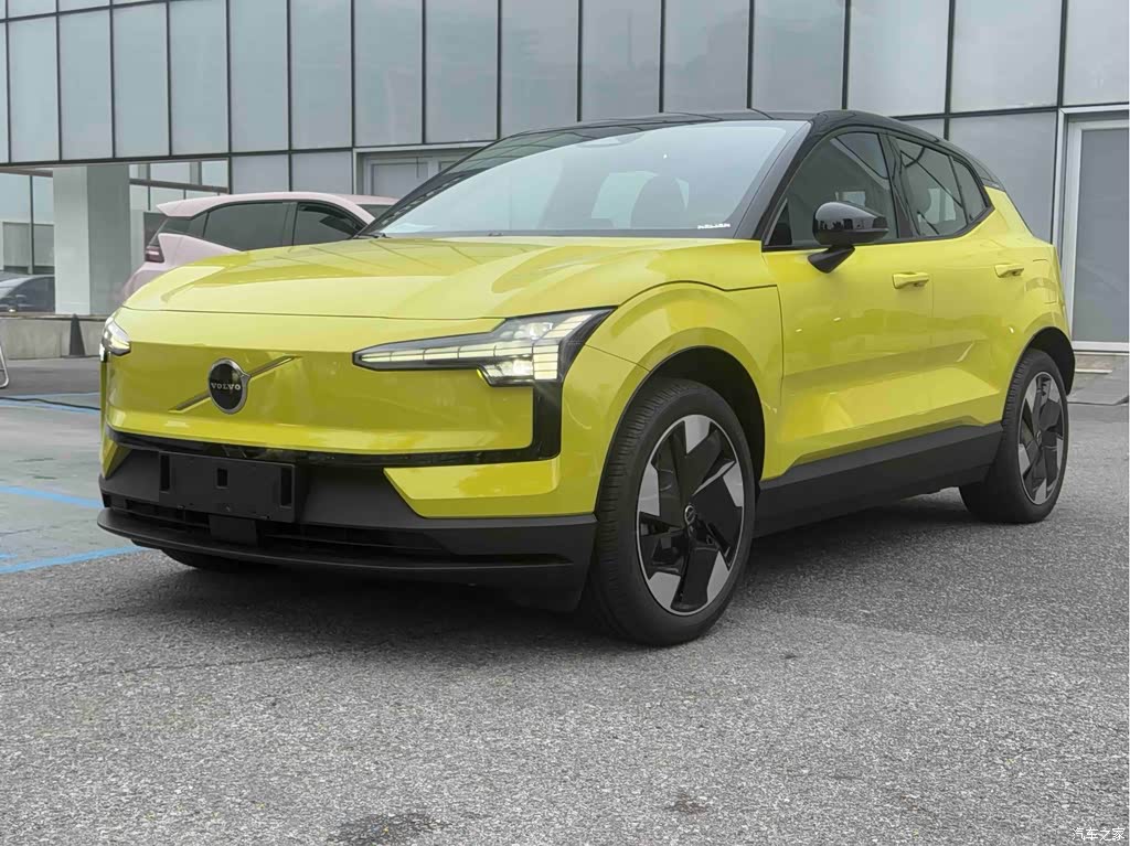 2025 Volvo EX30 RWD Long Range Plus, фото 1, лот 11003452