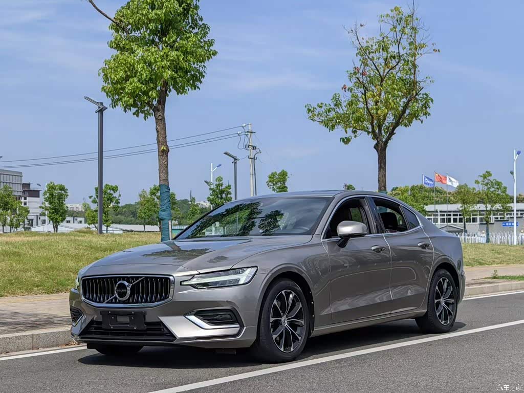 2020 Volvo S60 T4 Momentum Luxury Edition, фото 2, лот 11216615