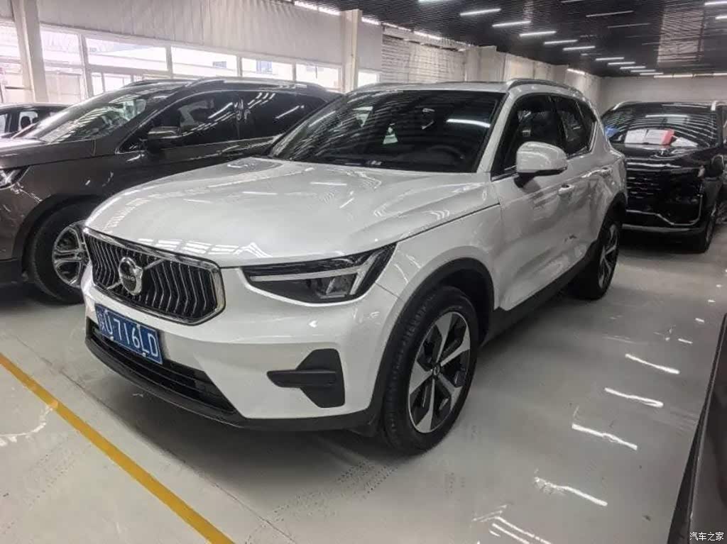 2024 Volvo XC40 B4 AWD Smart Elite Luxury Edition, фото 1, лот 11196891