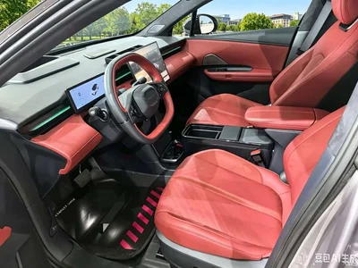 2026 Lynk & Co Z20 Model Glowing Red Edition, фото 3, лот 10313939