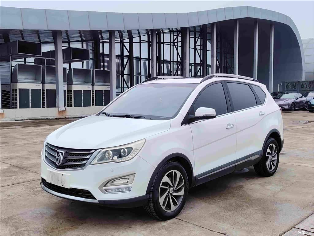 2015 Baojun 560 1.8L Manual Luxury, фото 1, лот 11212198