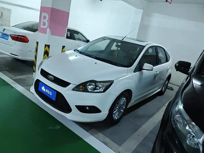 2013 Ford Focus Hatchback Classic 1.8L Automatic Fashion, фото 1, лот 10620708