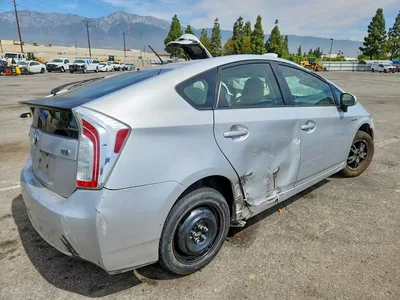 2015 TOYOTA PRIUS TWO, фото 3, лот 10531092