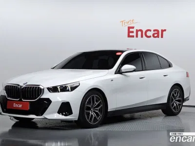 2025 BMW 5-Series 520i M Sport, фото 1, лот 10109127