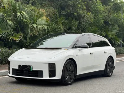 2025 Li Auto i6 2WD Base Model, фото 1, лот 11570141