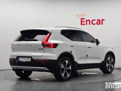 2023 Volvo XC40 B4 Ultimate Bright, фото 2, лот 10171374