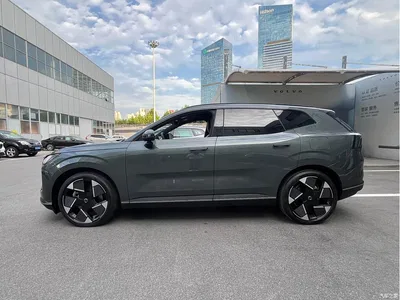 2025 Volvo XC70 Plug-in Hybrid High-end Version, фото 2, лот 10453309