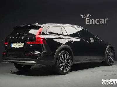 2023 Volvo V60 B5 Ultimate AWD, фото 2, лот 10129709