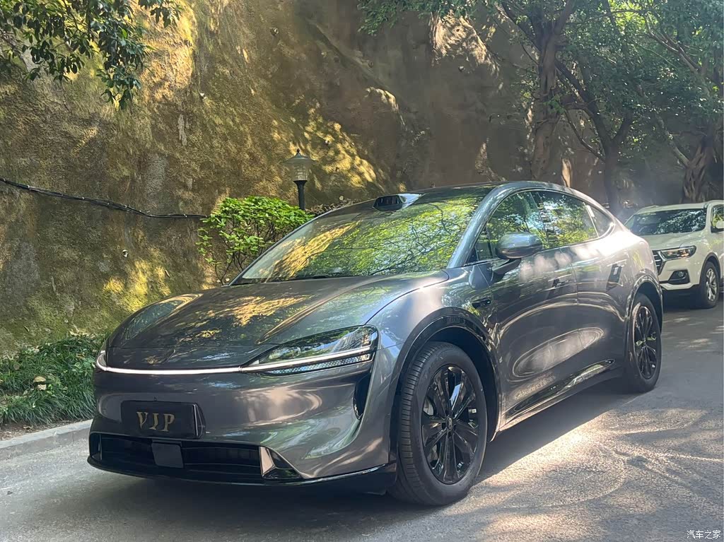 2026 Zhijie Luxeed R7 Range Extender Max+, фото 1, лот 11213327