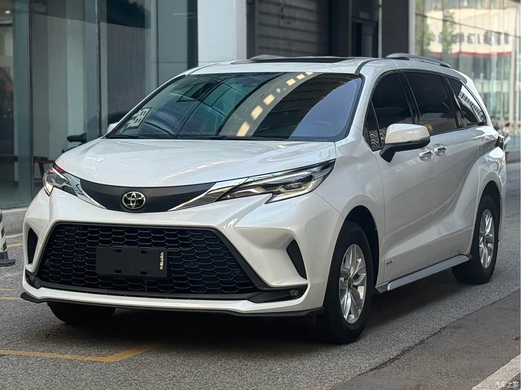2024 Toyota Granvia 2.5L Hybrid Comfort, фото 1, лот 11198634