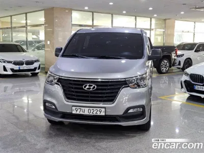 2020 Hyundai Starex Van 5-Seater, фото 2, лот 10933171