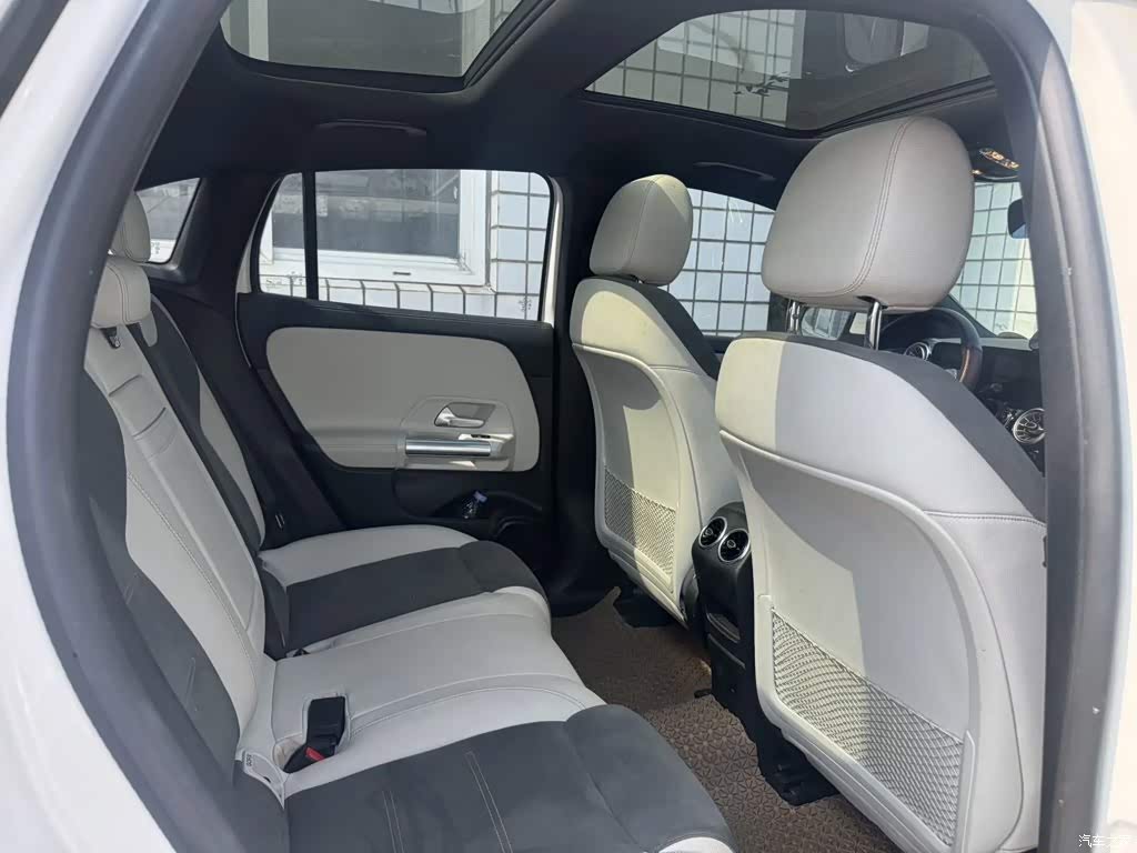 2022 Mercedes-Benz EQA 300 4MATIC Launch Special Edition, фото 4, лот 10688942