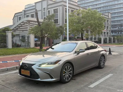 2020 Lexus ES Model 300h Premium Edition, фото 1, лот 11140330
