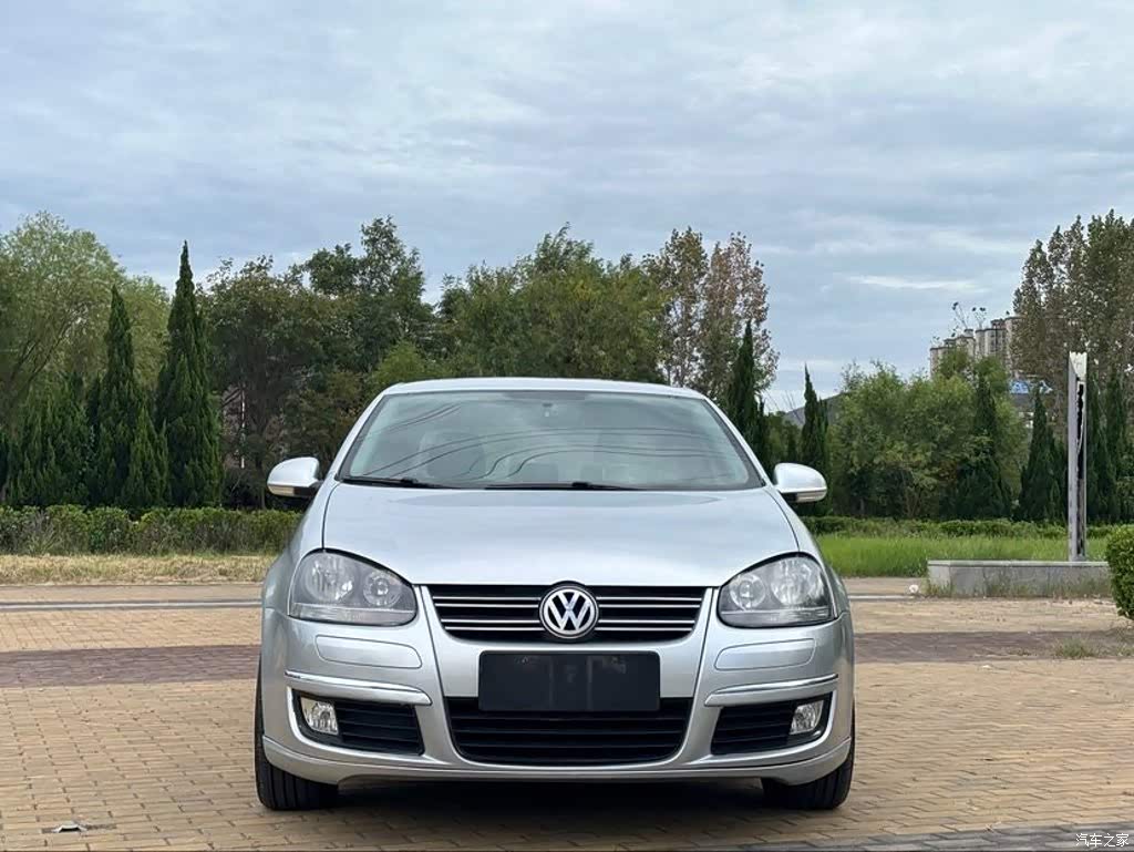 2011 Volkswagen Sagitar 1.4TSI Auto Luxury, фото 2, лот 11219731