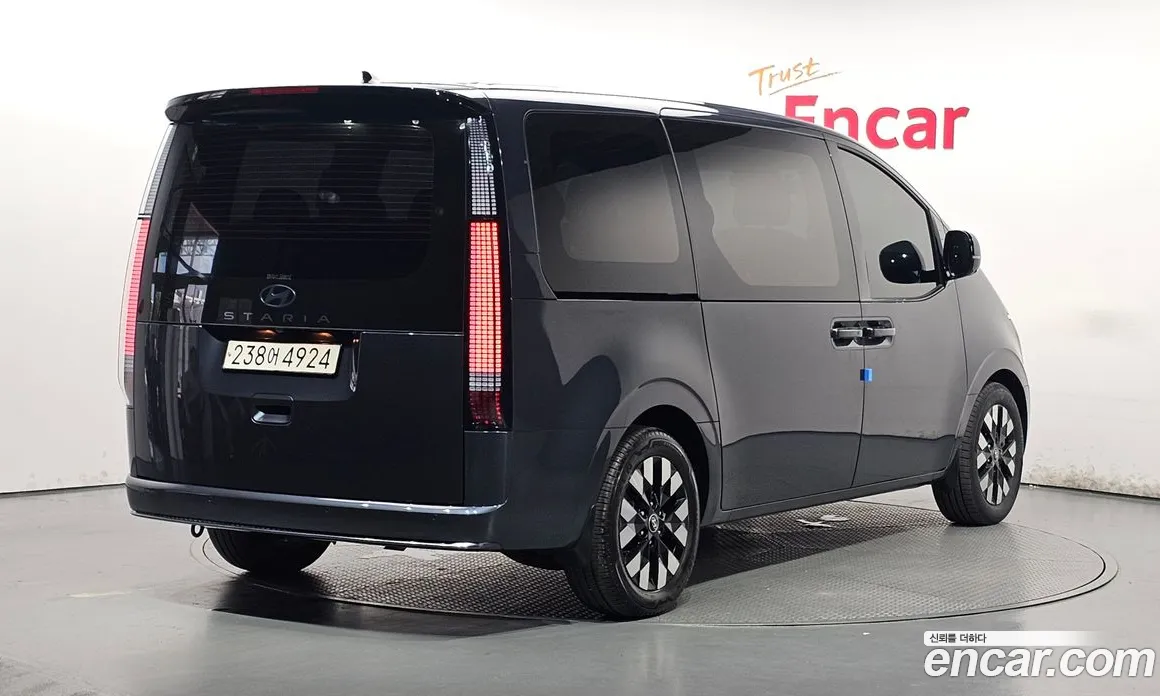 2025 Hyundai Staria Lounge 9-Seater, фото 2, лот 11085274