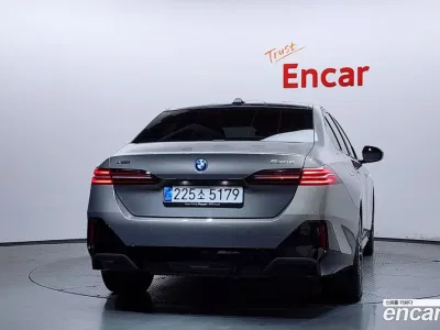 2025 BMW 5-Series 530e xDrive M Sport, фото 3, лот 10064253