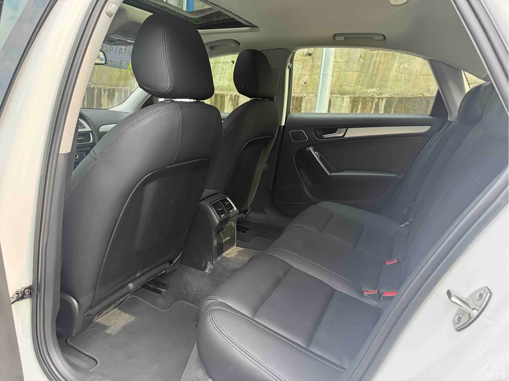 2015 Audi A4L 35 TFSI Auto Standard, фото 4, лот 11230607