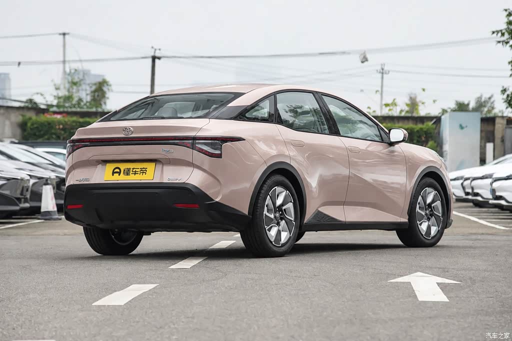 2024 Toyota bZ3 616km Long Range Premium, фото 4, лот 10808458