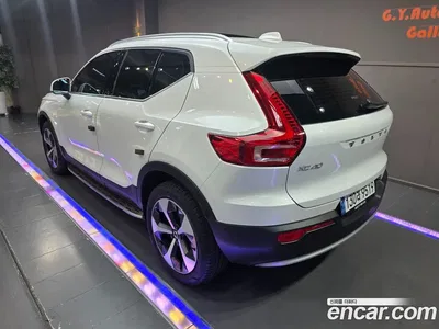 2025 Volvo XC40 B4 Ultra Bright, фото 2, лот 10223093
