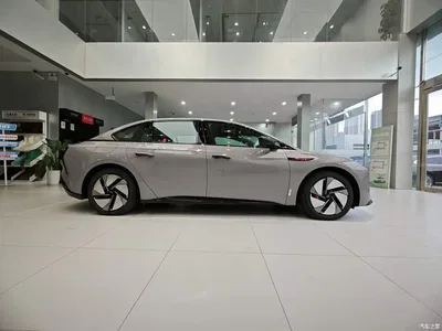 2025 Hongqi EH7 640 AWD Smart Selection Edition, фото 3, лот 10288195