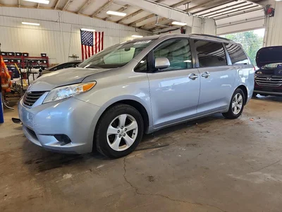 2011 TOYOTA SIENNA LE, фото 1, лот 10535431
