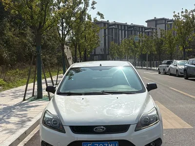 2013 Ford Focus Hatchback Classic 1.8L Manual Fashion, фото 2, лот 10306231