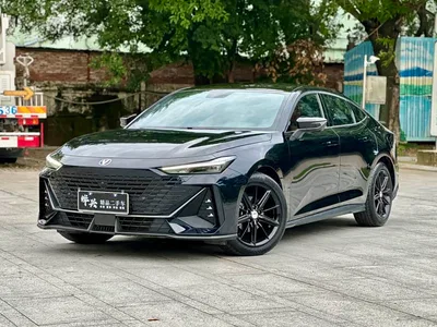 2022 Changan UNI-V 1.5T Premium Model, фото 1, лот 11017048