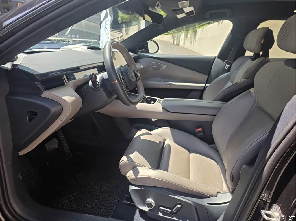 2025 Lynk & Co Z10 95kWh 702km AWD Smart Drive Ultra, фото 4, лот 11017901