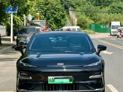 2025 Geely Galaxy Galaxy Xingyao 8 130km EM-i Premium Edition, фото 2, лот 11188910