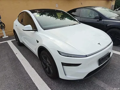 2025 Tesla Model Y Model Rear-Wheel Drive Launch Edition, фото 4, лот 11003281
