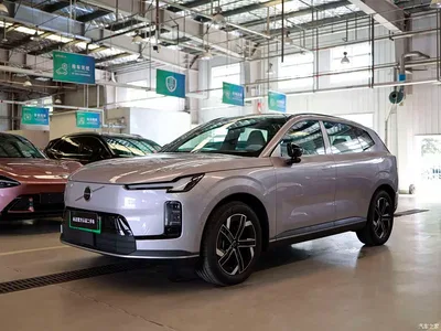 2026 Volvo XC70 Plug-in Hybrid AWD Extended Range Core, фото 1, лот 10363849