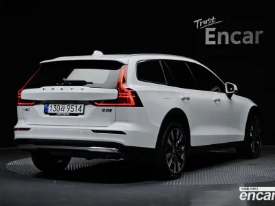 2024 Volvo V60 B5 Ultimate AWD, фото 1, лот 10208765