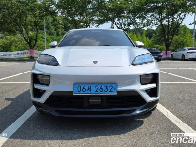 2025 Porsche Macan Turbo, фото 2, лот 10102925