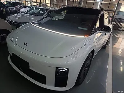 2025 Li Auto i6 2WD Base Model, фото 2, лот 10447458