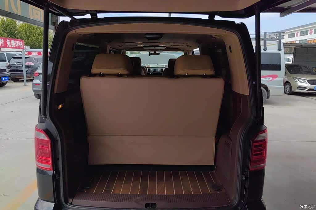 2017 Volkswagen Caravelle 2.0TSI 4WD Luxury 7-Seater, фото 4, лот 10392921