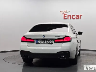 2022 BMW 5-Series 520i M Sport, фото 3, лот 10063445