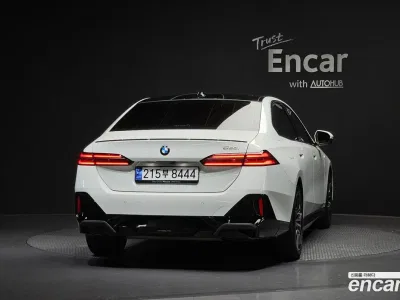 2024 BMW 5-Series 520i Special Edition, фото 3, лот 10054680