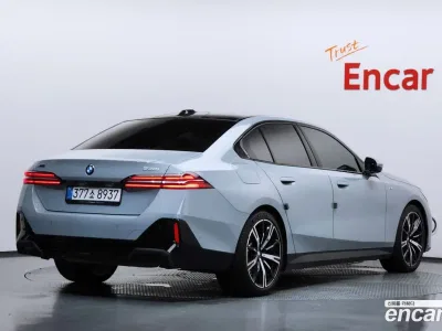 2025 BMW 5-Series 530i xDrive M Sport, фото 2, лот 10223095