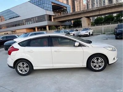 2012 Ford Focus Hatchback 1.6L Manual Comfort, фото 4, лот 10293435