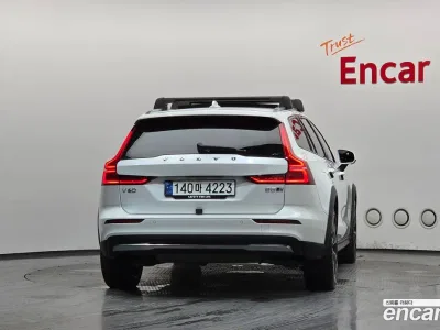 2025 Volvo V60 B5 Ultra AWD, фото 4, лот 10115607