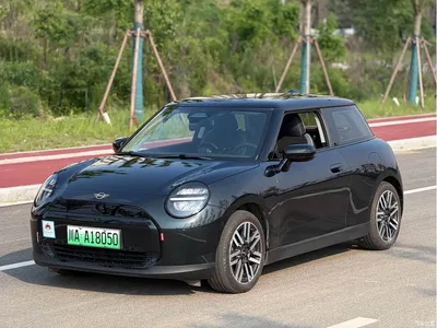 2025 MINI Electric MINI COOPER Model 456km COOPER E Classic, фото 1, лот 11168741