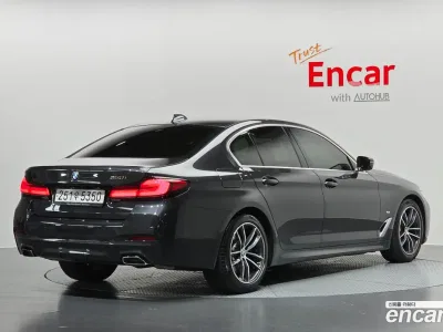 2022 BMW 5-Series 520i M Sport, фото 1, лот 10053540